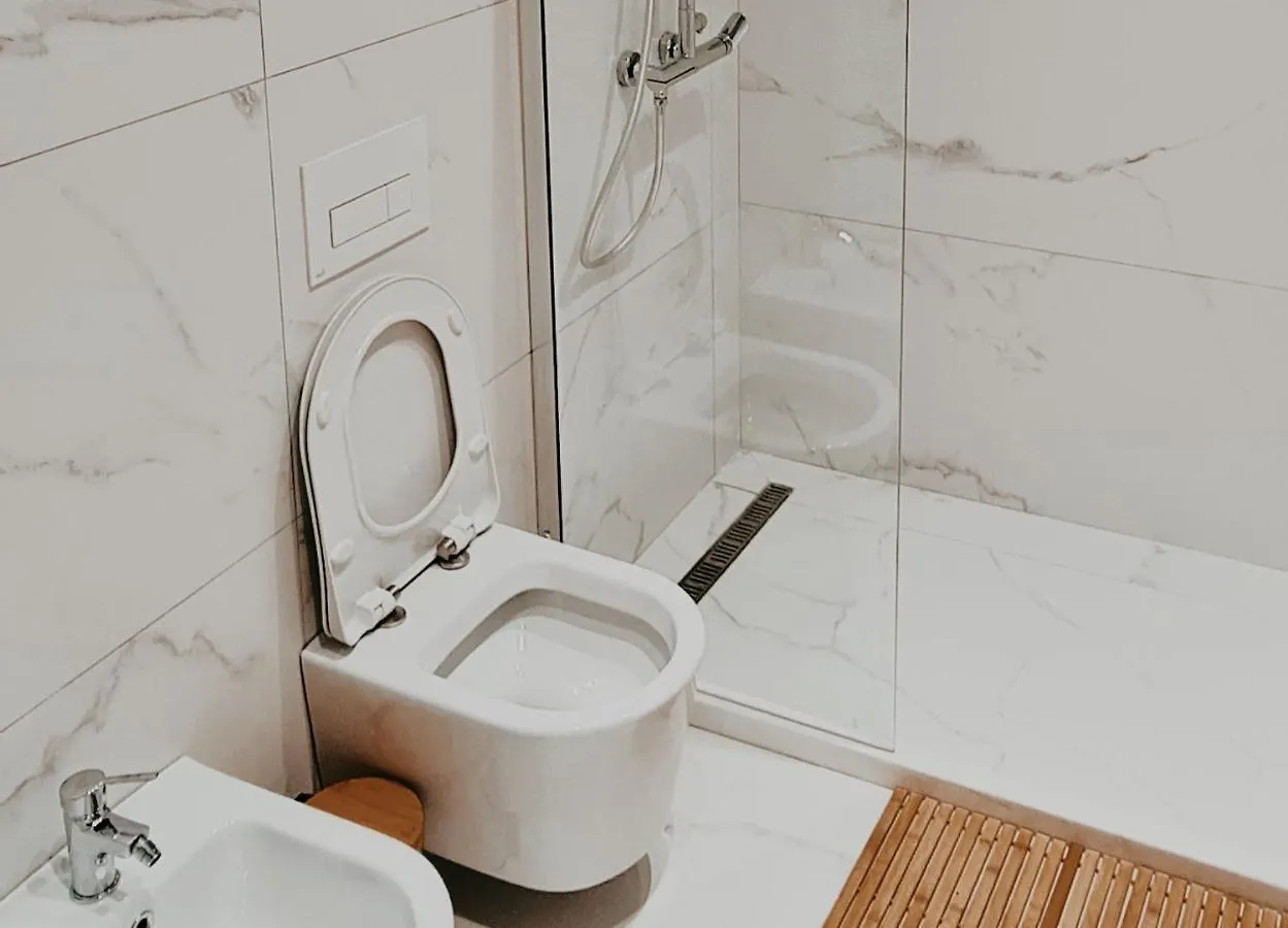 S T R E H E Z A Apartment Tirana