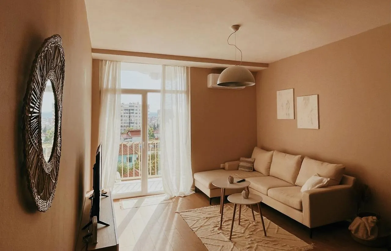 S T R E H E Z A Apartment Tirana